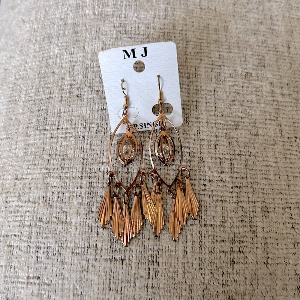 Feathered designed gold earrings